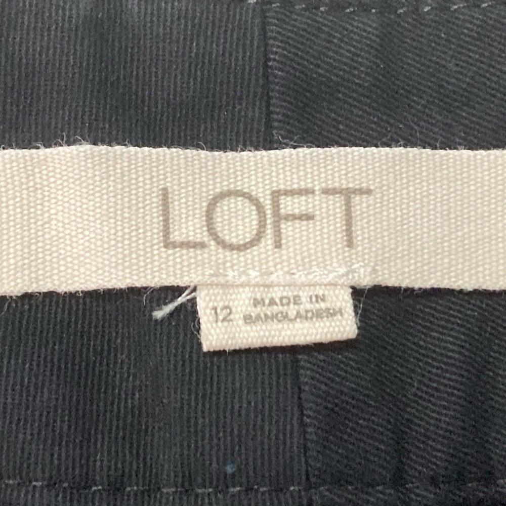 Loft Black Shorts
Size 12
Scalloped bottom - Picture 8 of 9